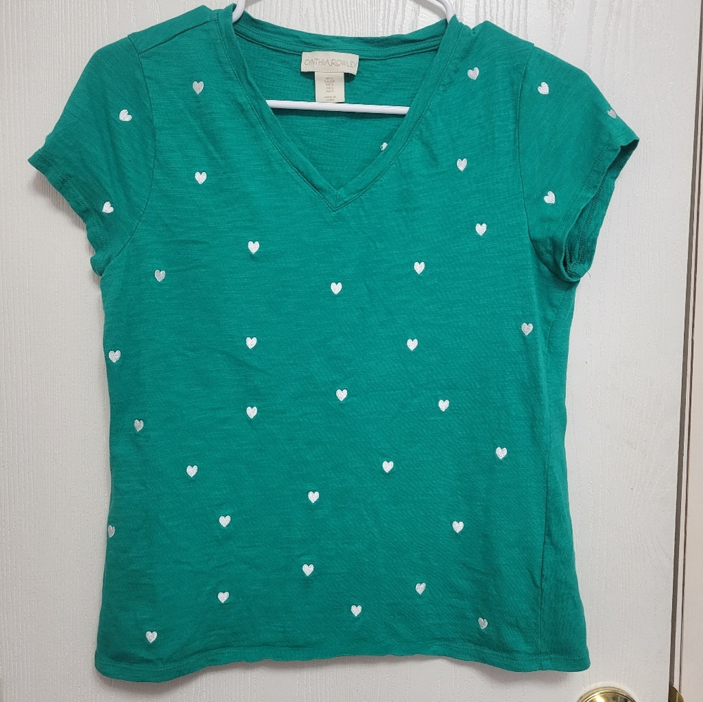 Green V-Neck T-Shirt with Heart Pattern